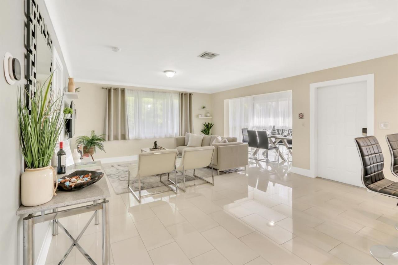Bright Pompano Beach With Pool Access Eksteriør billede