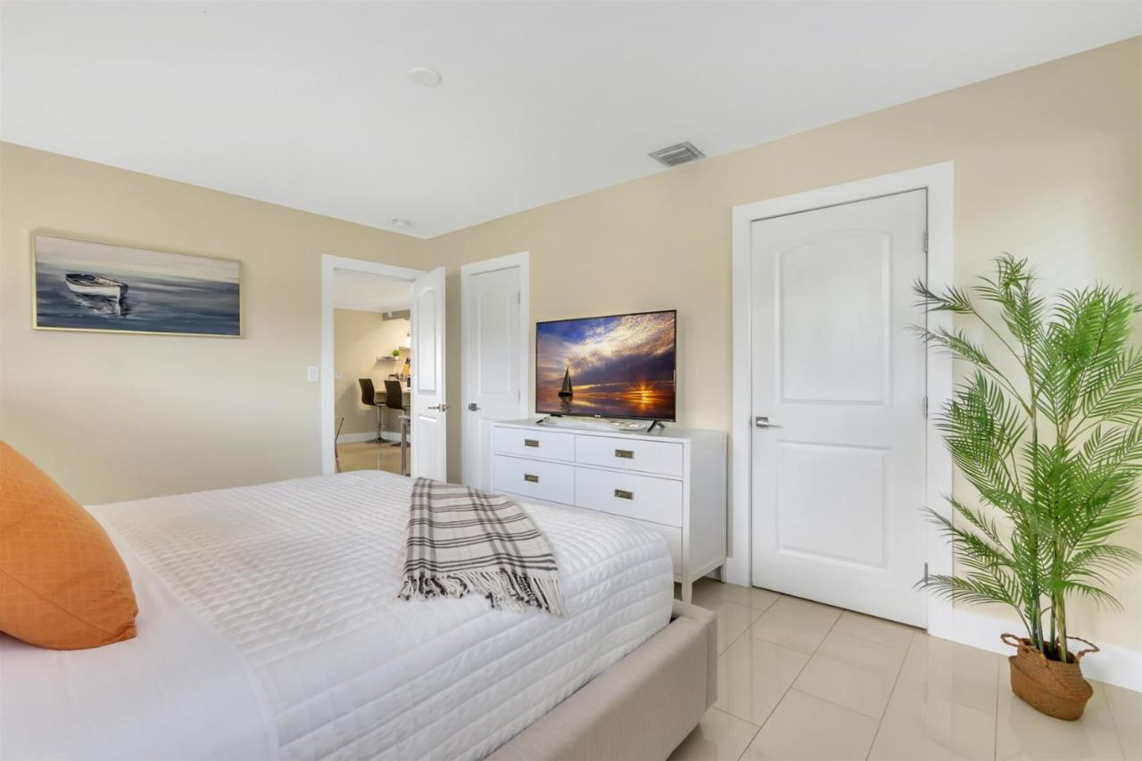 Bright Pompano Beach With Pool Access Eksteriør billede
